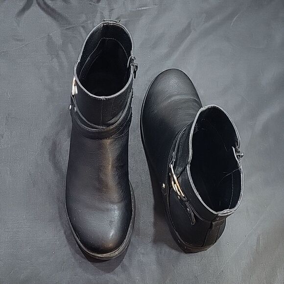 G BY GUESS ROUND TOE ZIP CLOSURE ANKLE BOOT - Picture 5 of 16